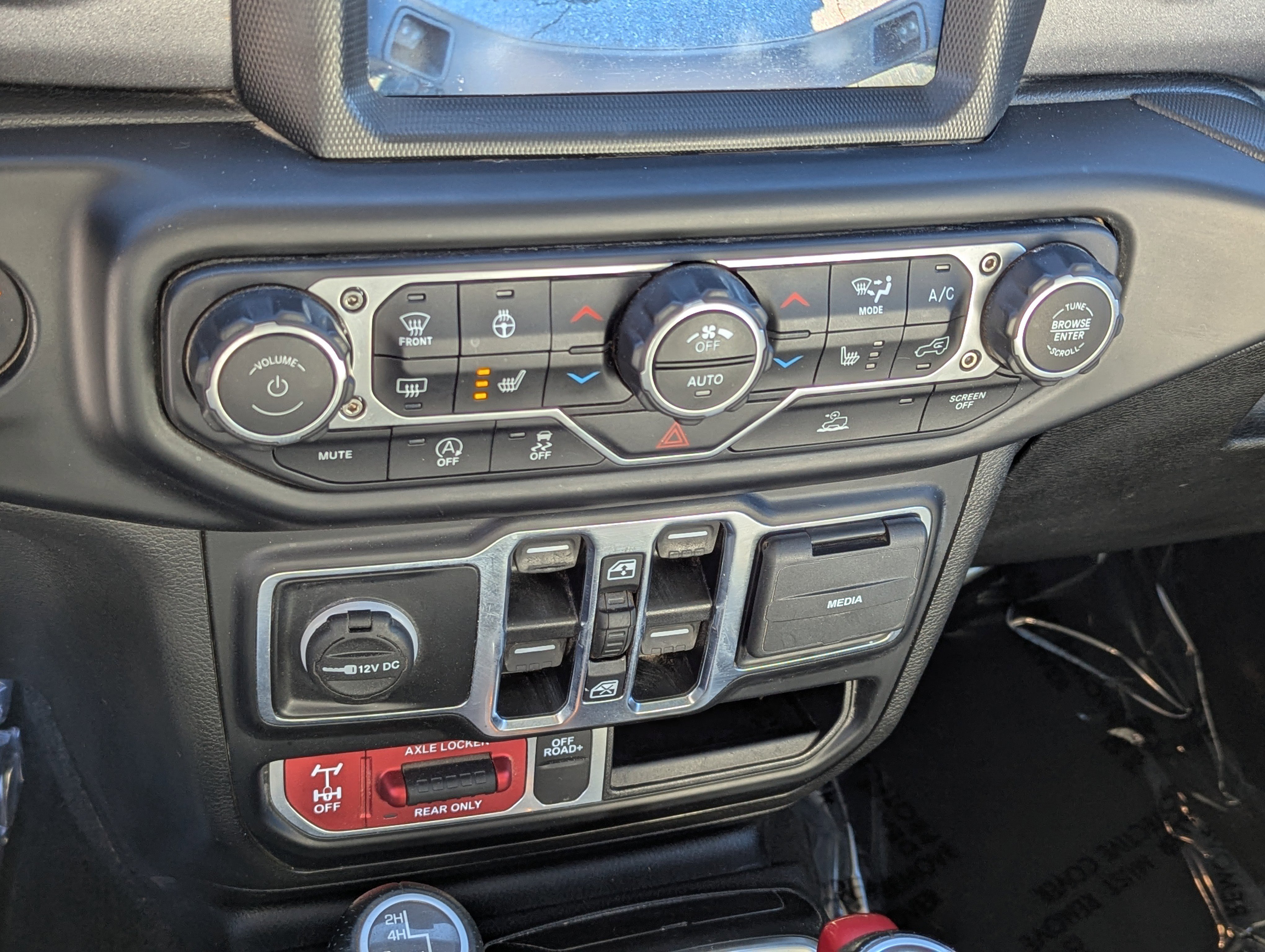 Used 2022 Jeep Gladiator Mojave w/ Cold Weather Group image 21