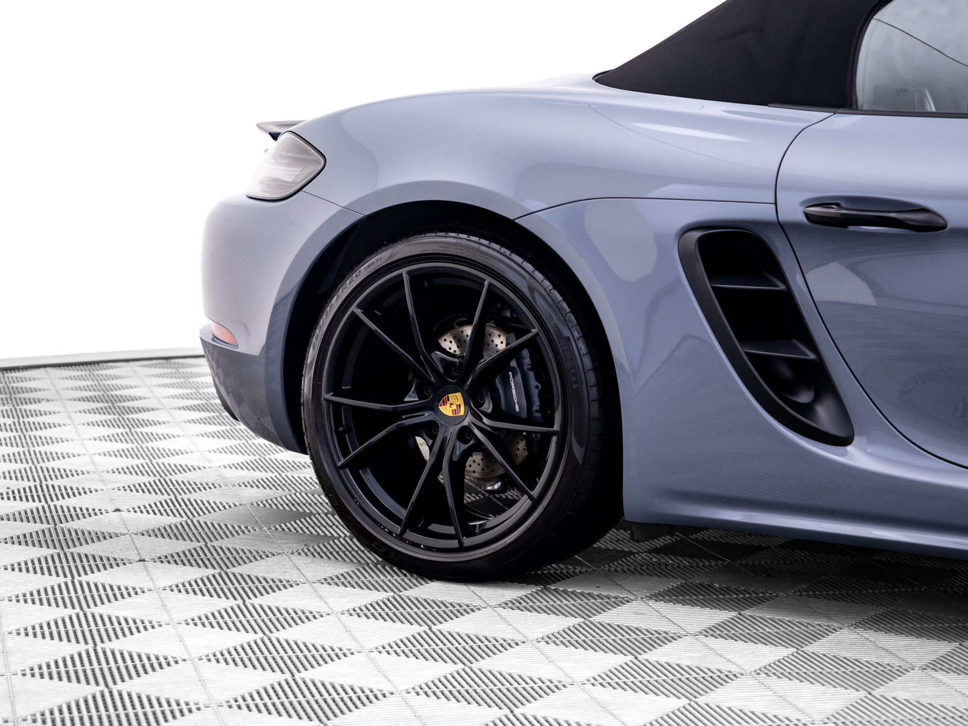 Certified 2024 Porsche 718 Boxster RWD image 29
