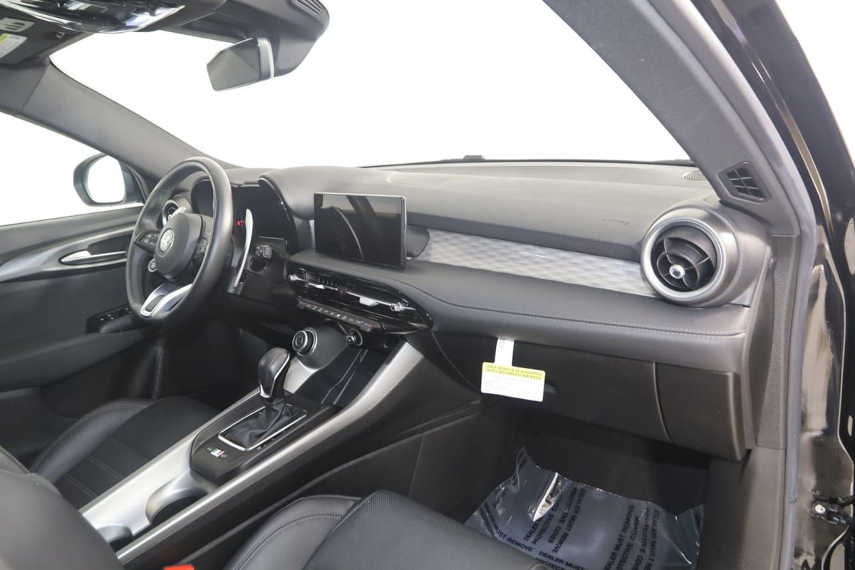 Used 2024 Alfa Romeo Tonale Veloce w/ Active Assist Package AWD/4WD image 40