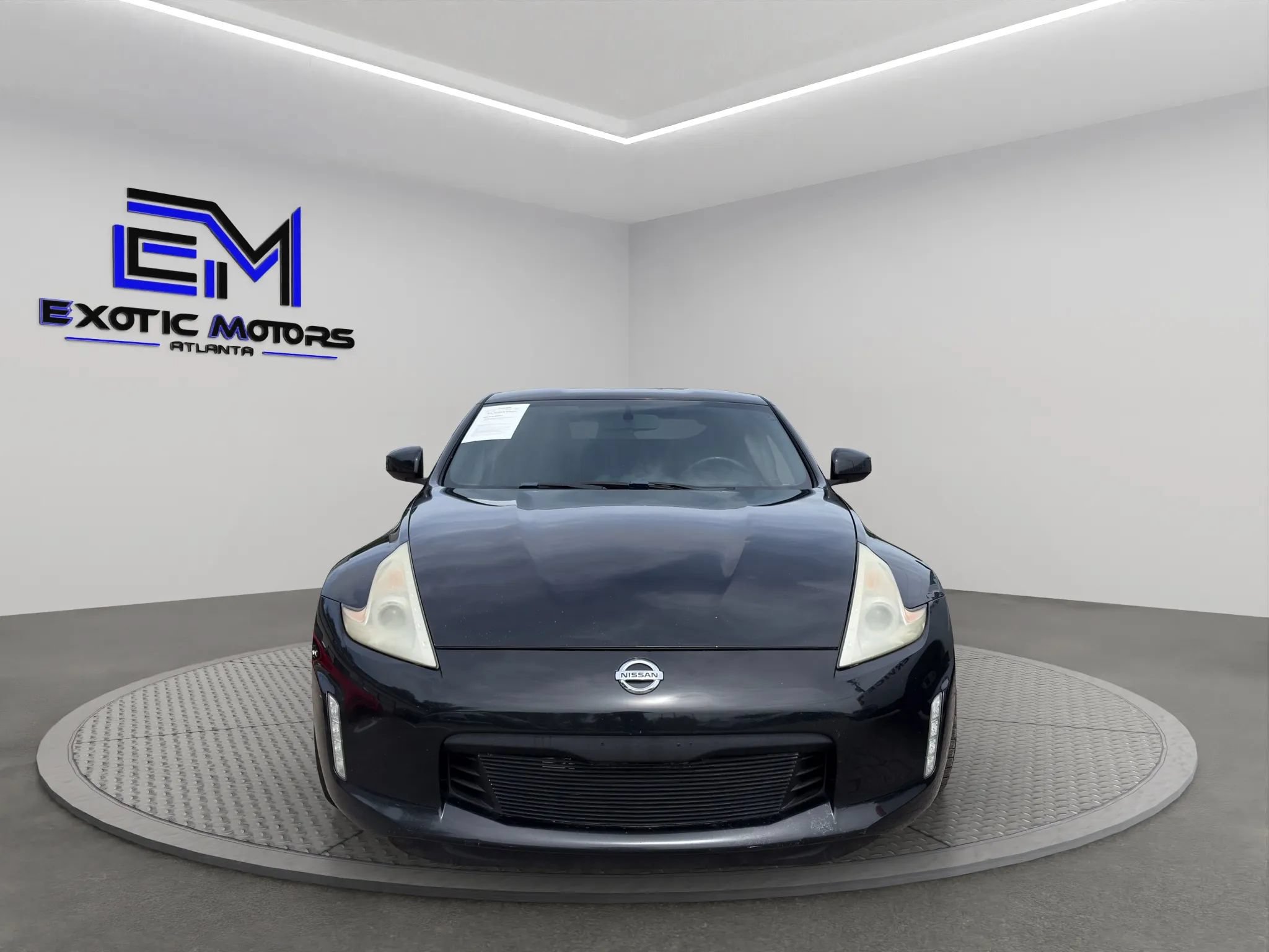 Used 2017 Nissan 370Z Coupe RWD image 8