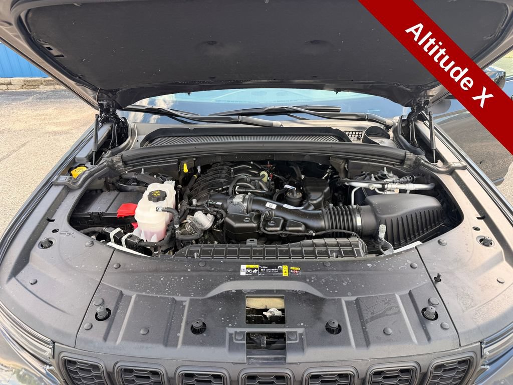 Used 2024 Jeep Grand Cherokee Altitude AWD/4WD image 31