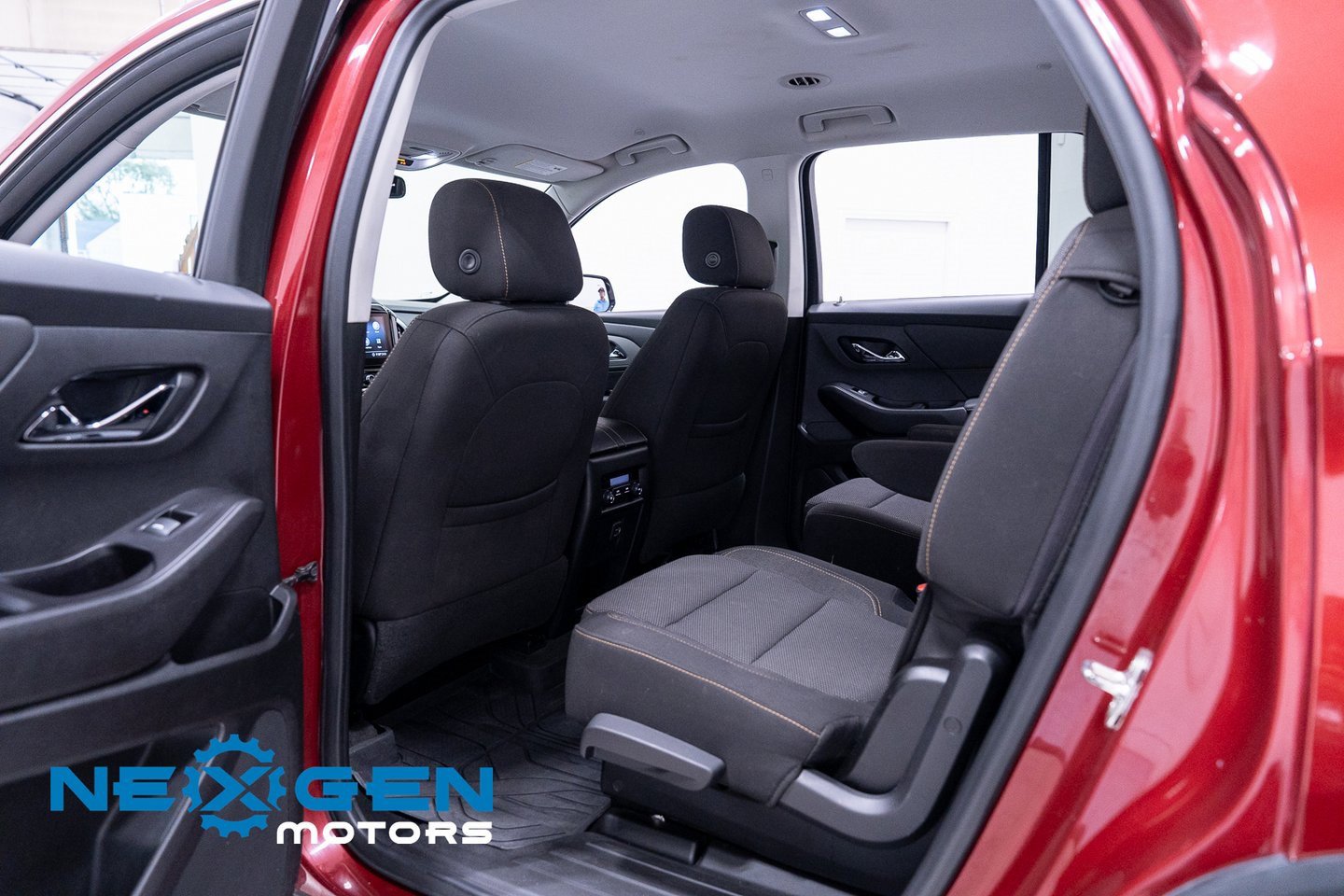 Used 2020 Chevrolet Traverse LT image 38