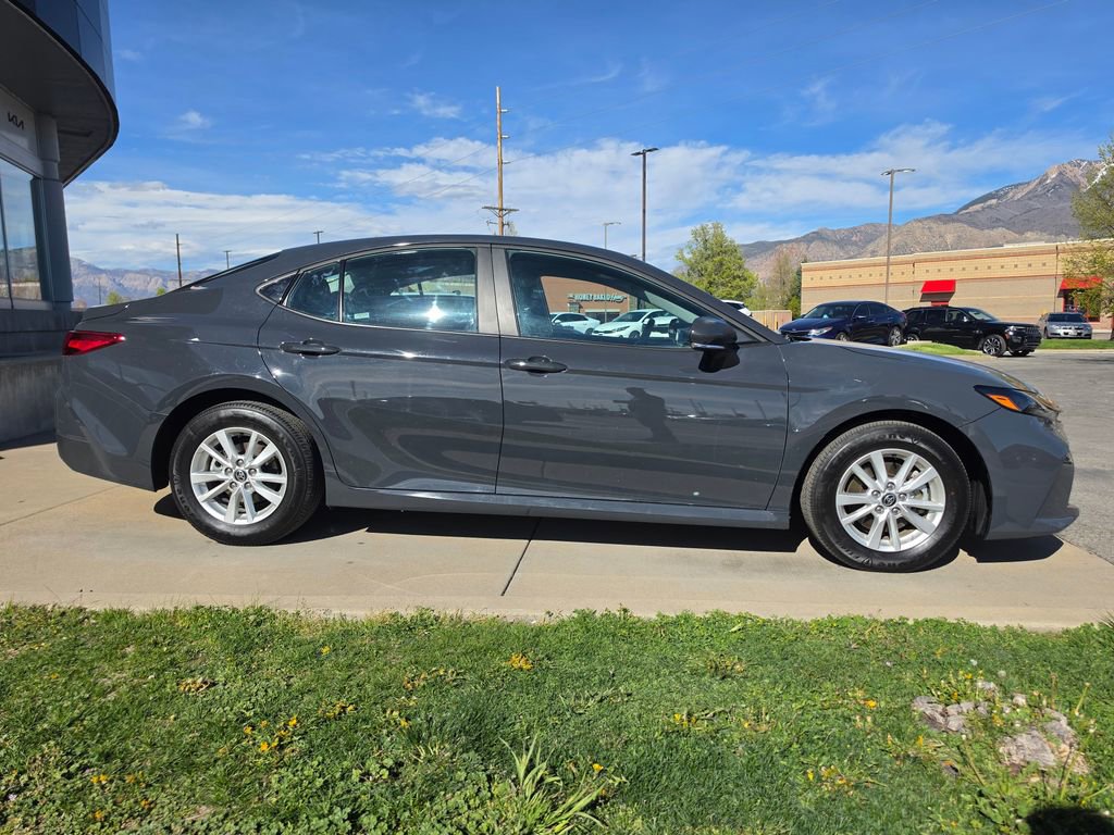 Used 2025 Toyota Camry LE FWD image 4