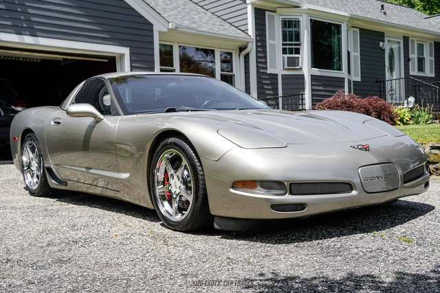 Used 2000 Chevrolet Corvette Coupe w/ Roof Pkg RWD image 12