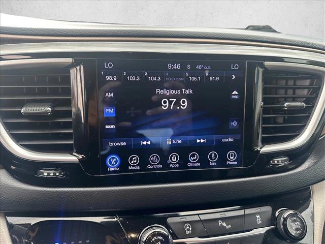 Used 2017 Chrysler Pacifica Touring-L FWD image 15