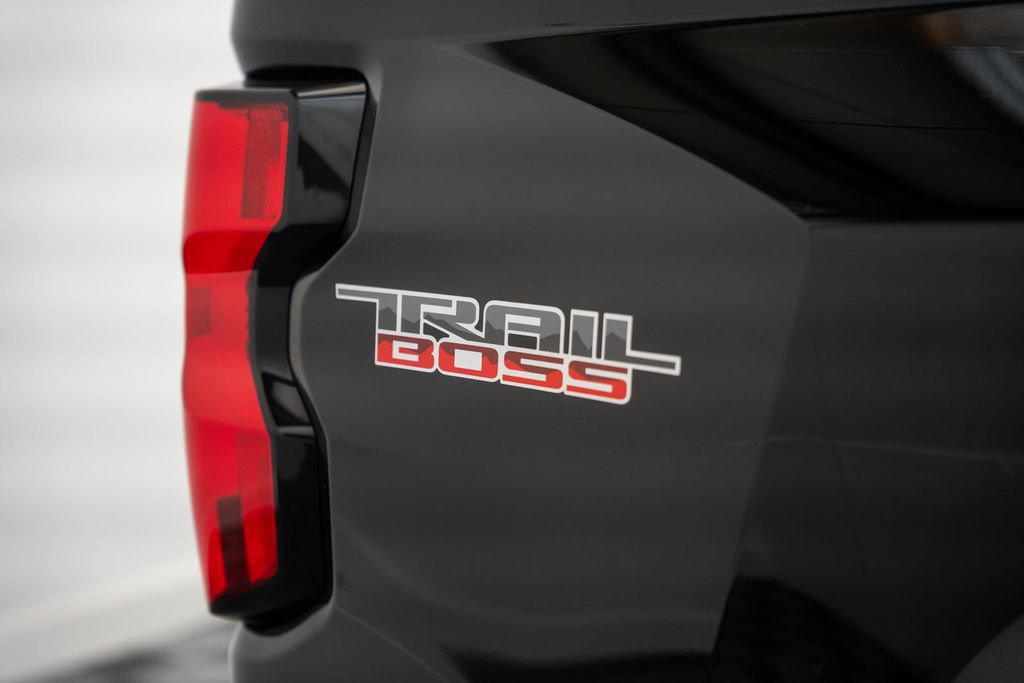 Used 2024 Chevrolet Colorado Trail Boss w/ Advanced Trailering Package AWD/4WD image 18