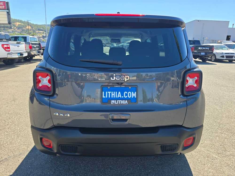 Used 2023 Jeep Renegade Latitude AWD/4WD image 4