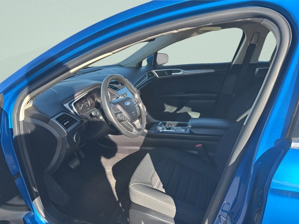 Used 2020 Ford Fusion SE image 18