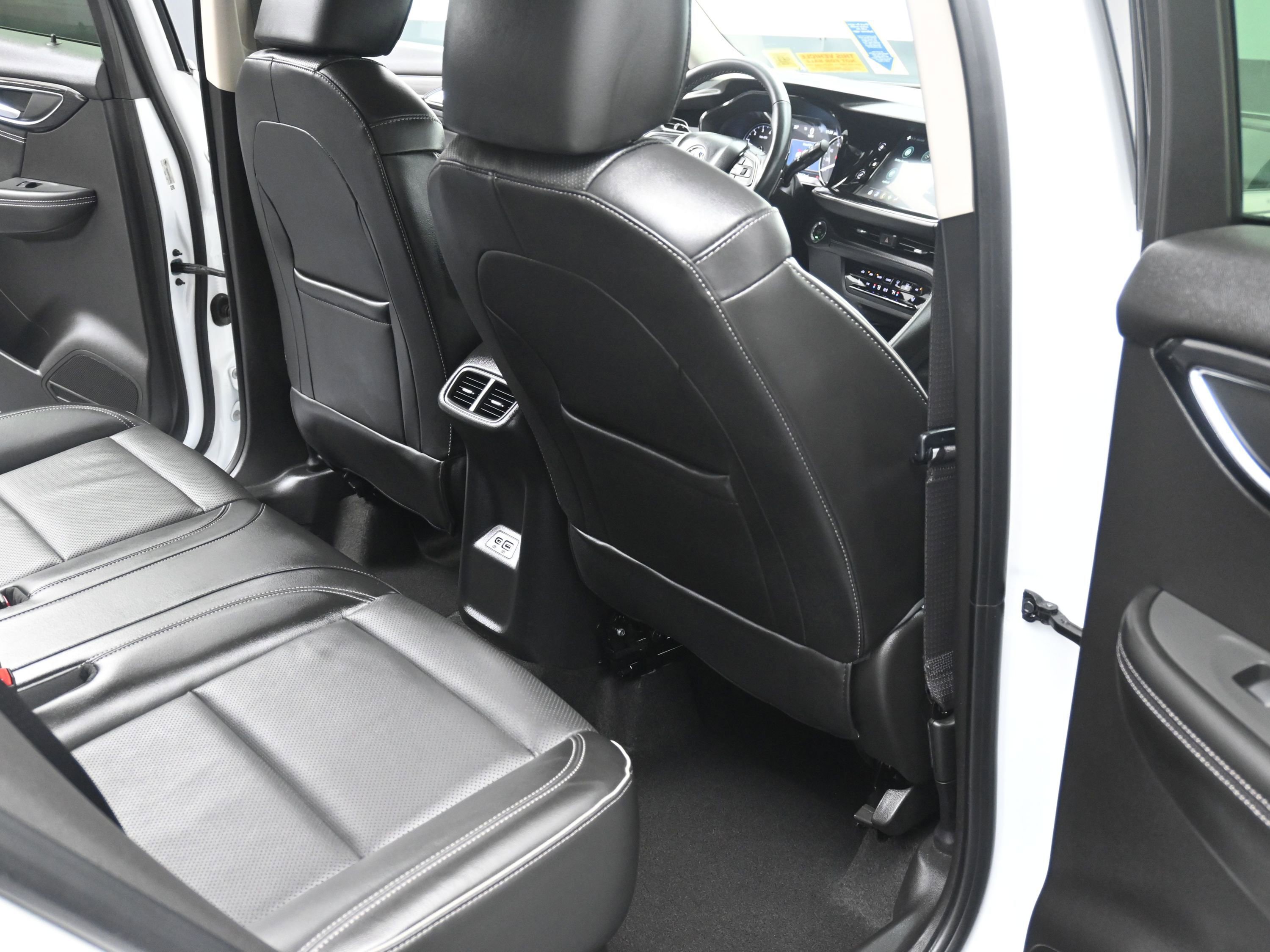 Used 2023 Buick Envision Essence image 26