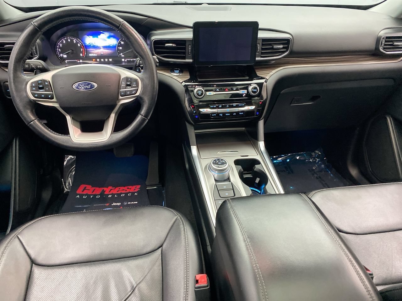 Used 2021 Ford Explorer Limited w/ Equipment Group 301A AWD/4WD image 15