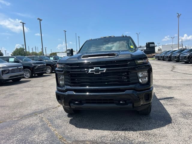 Used 2025 Chevrolet Silverado 2500 Custom w/ Custom Value Package AWD/4WD image 8