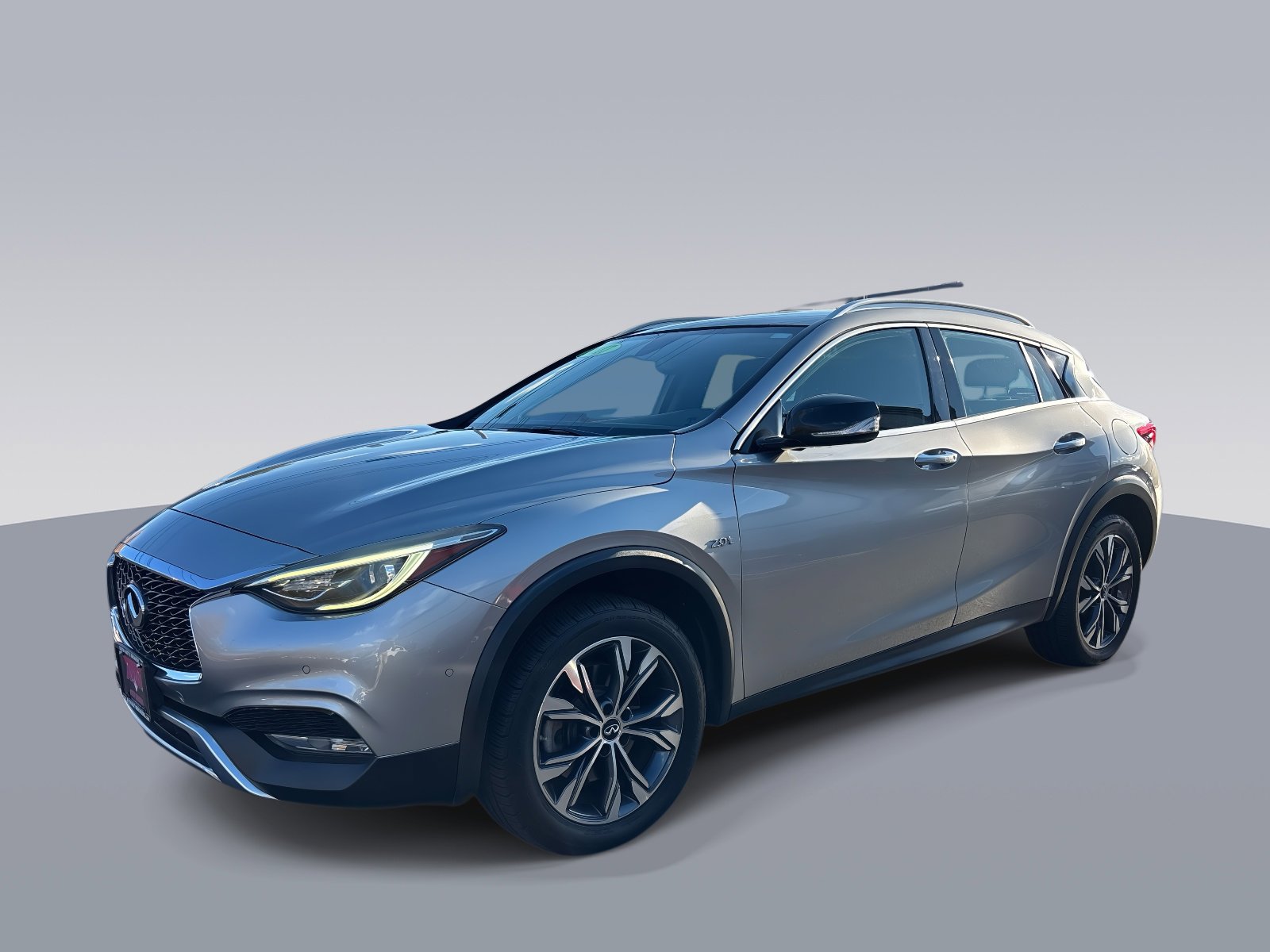 Used 2017 INFINITI QX30 Premium w/ Navigation Package image 4