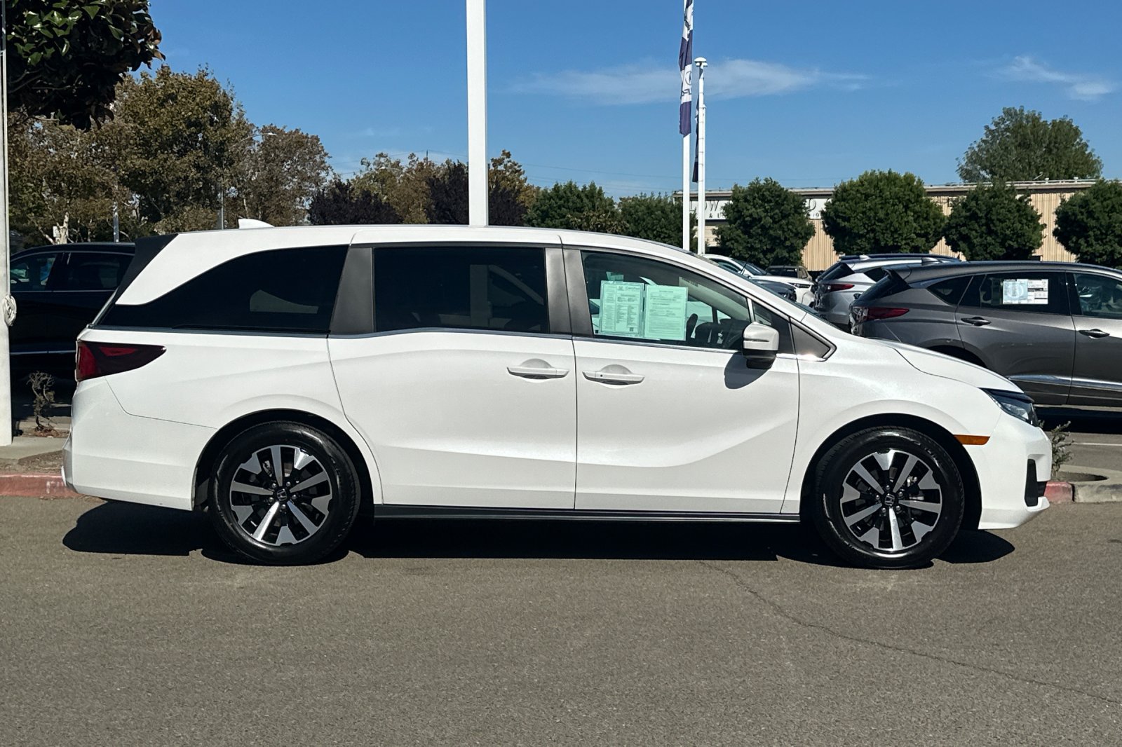 Certified 2025 Honda Odyssey EX-L image 3