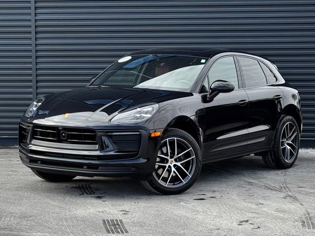Certified 2025 Porsche Macan image 1