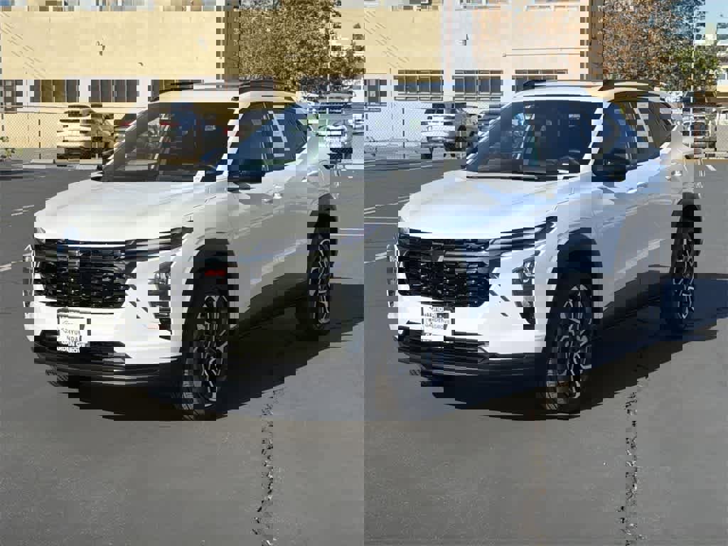 Used 2025 Chevrolet Trax RS w/ Sunroof Package image 8