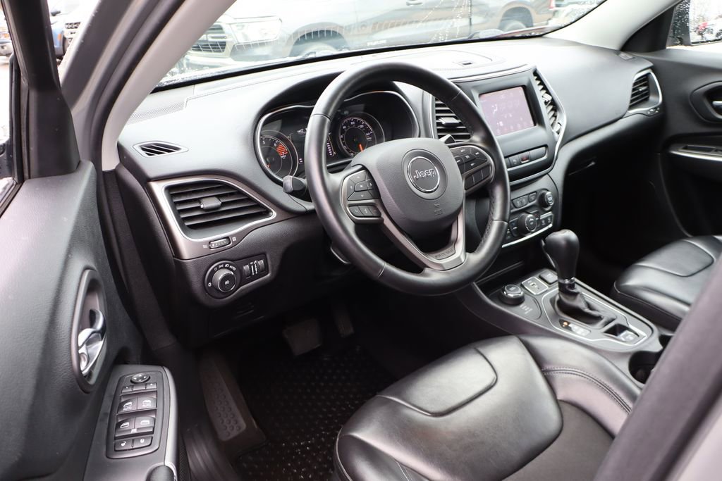 Used 2020 Jeep Cherokee Latitude Plus w/ Cold Weather Group AWD/4WD image 12