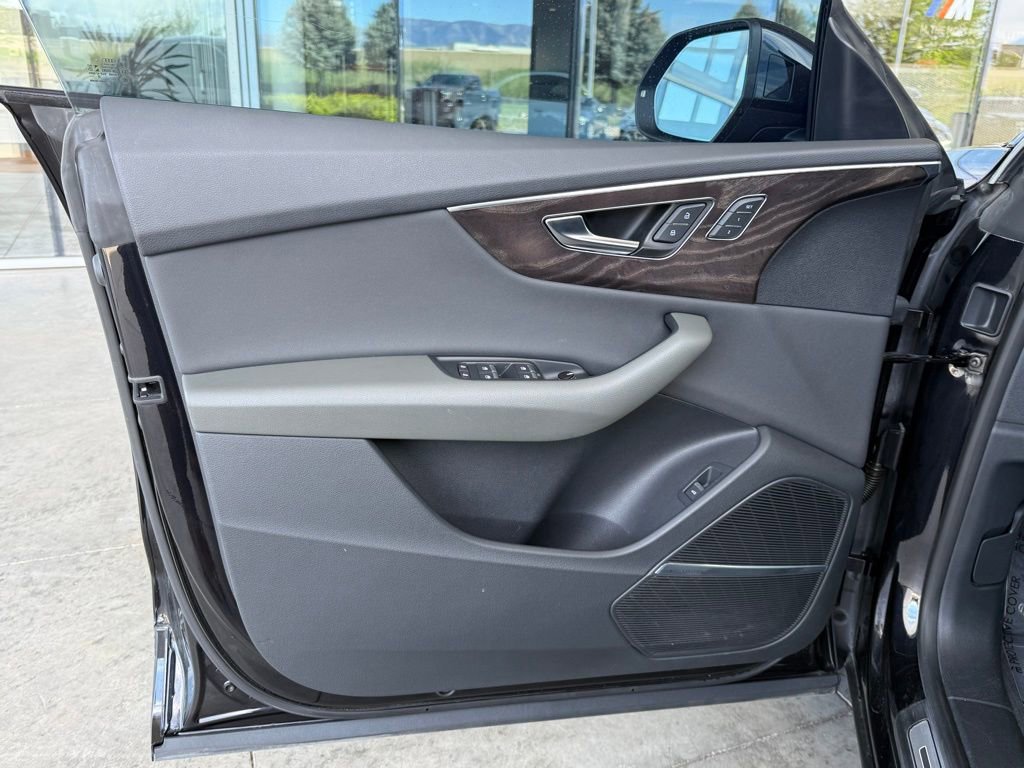 Used 2019 Audi Q8 Premium Plus AWD/4WD image 9