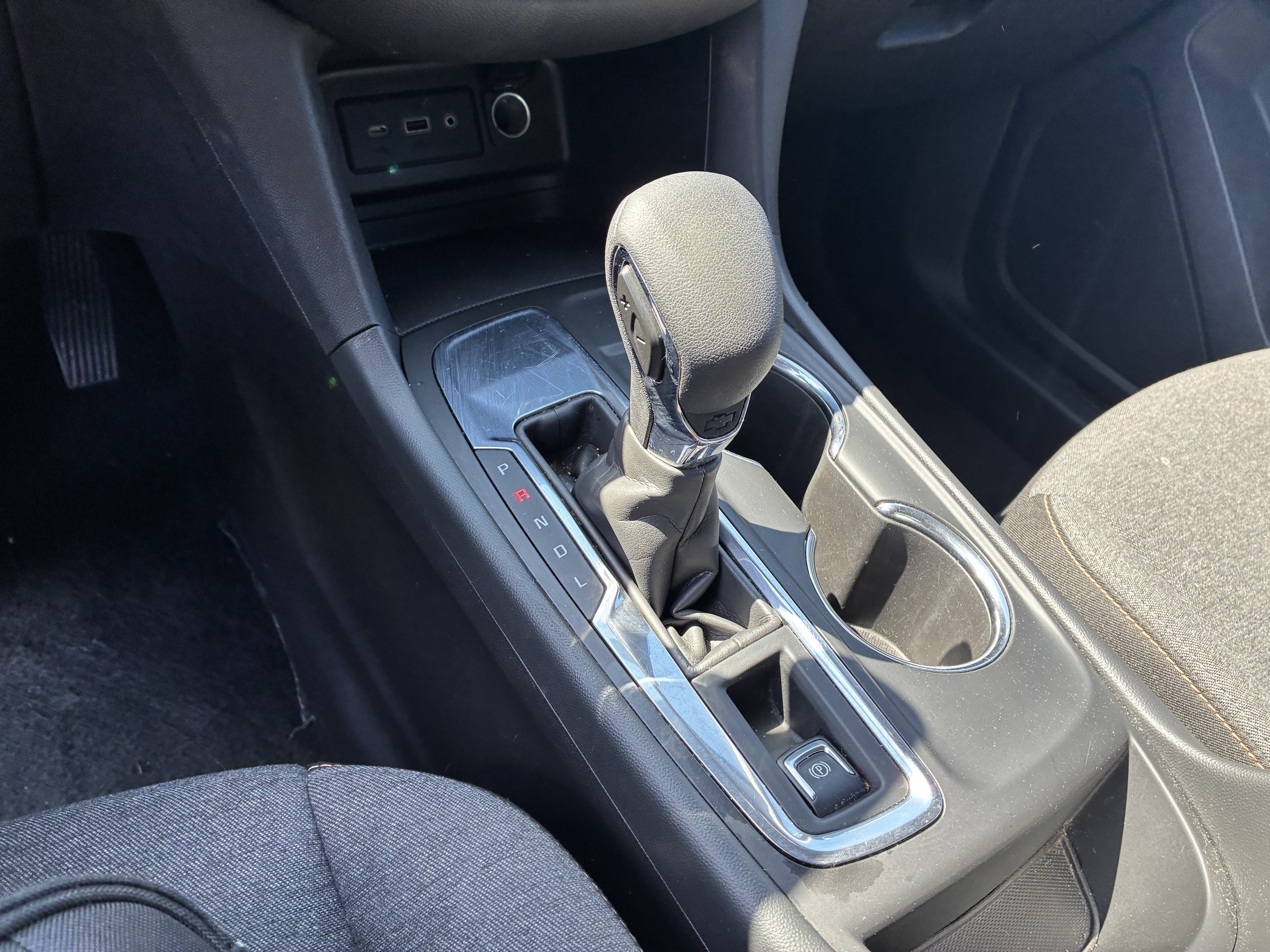 Used 2024 Chevrolet Equinox LT FWD image 34