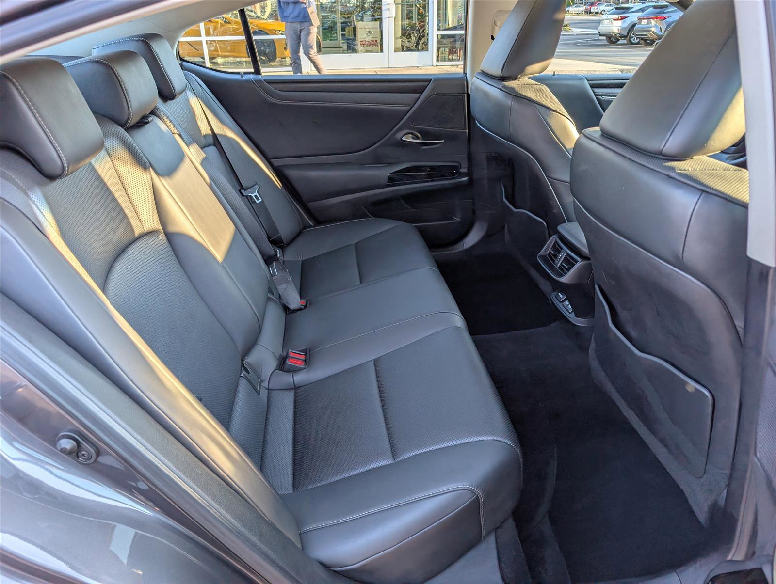 Certified 2022 Lexus ES 350 w/ Premium Package image 12