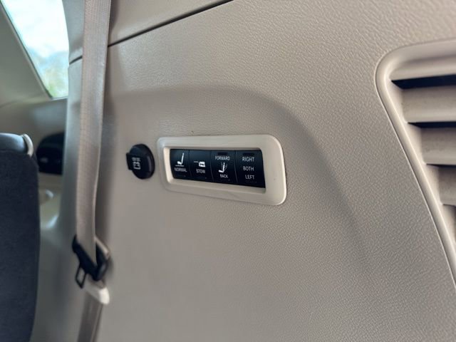 Used 2022 Chrysler Pacifica Limited image 36