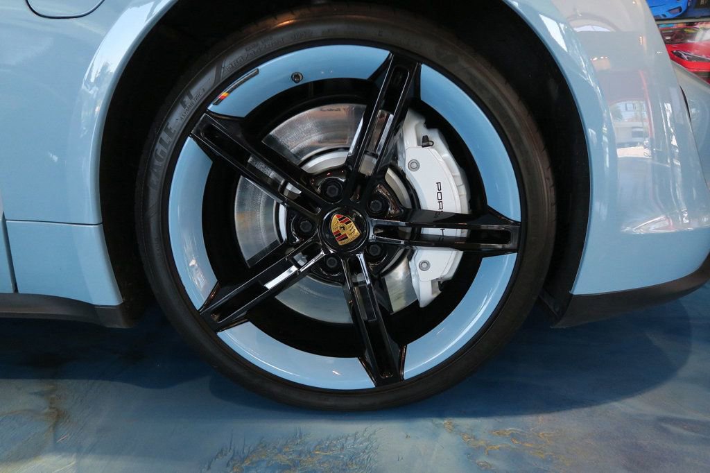 Used 2022 Porsche Taycan image 32