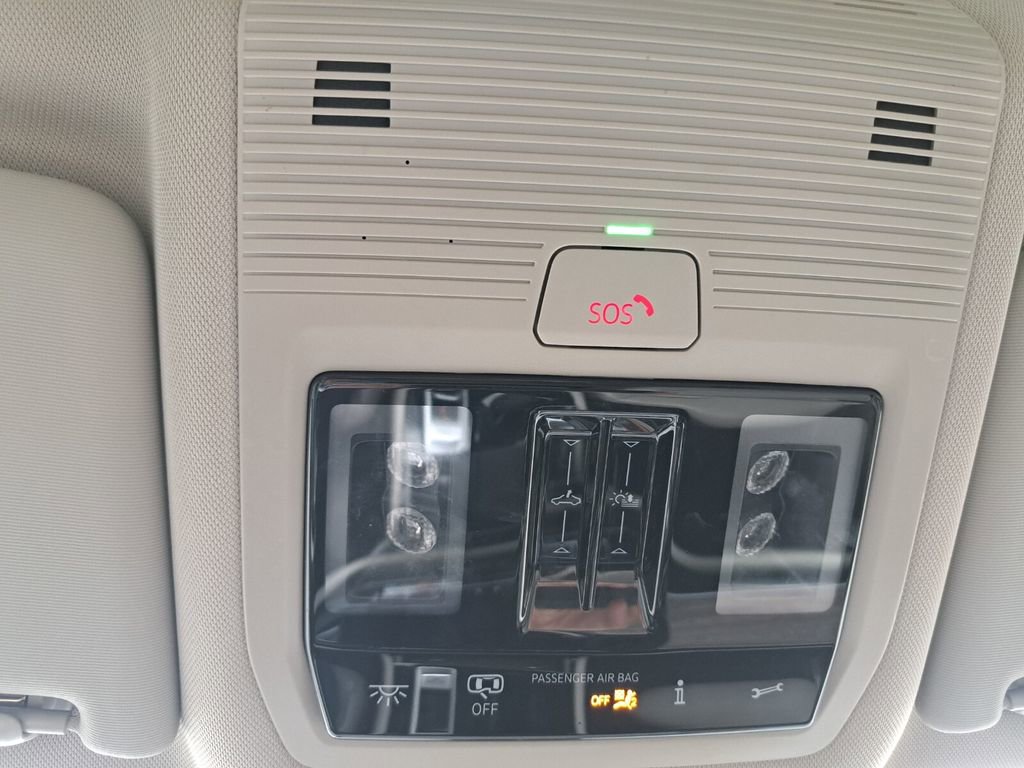 Used 2024 Volkswagen Atlas SEL Premium R-Line image 17