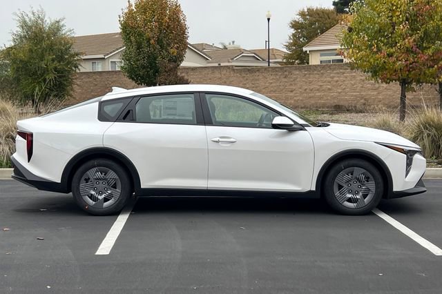 New 2025 Kia K4 LX image 3