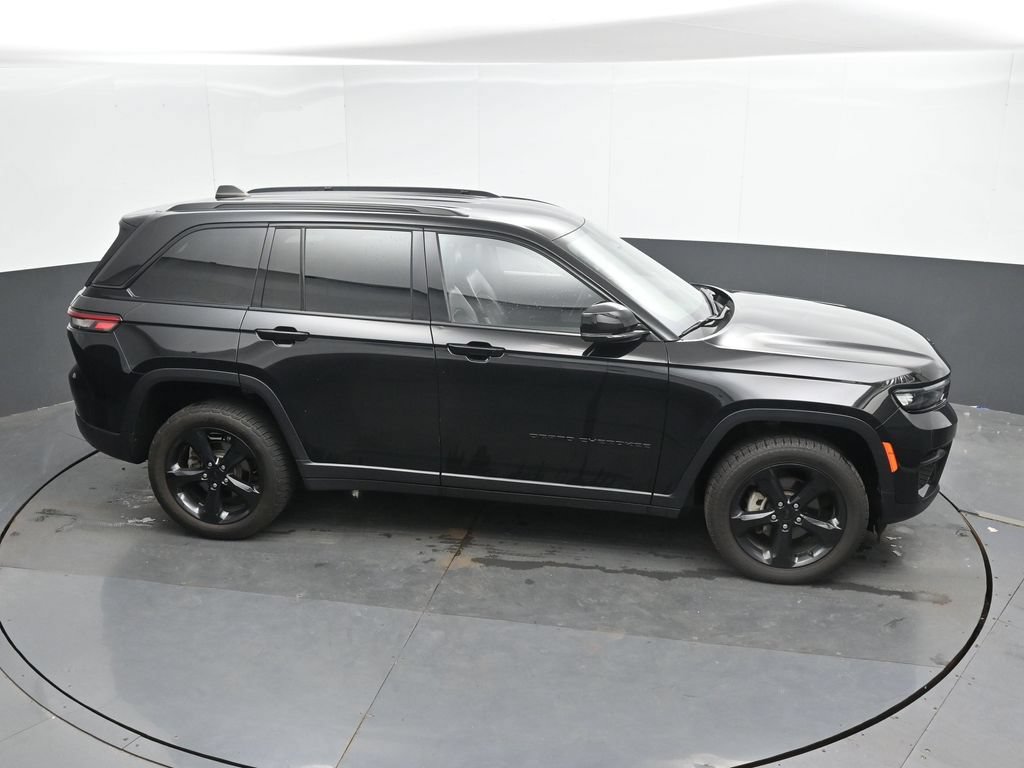 Used 2023 Jeep Grand Cherokee Altitude AWD/4WD image 31