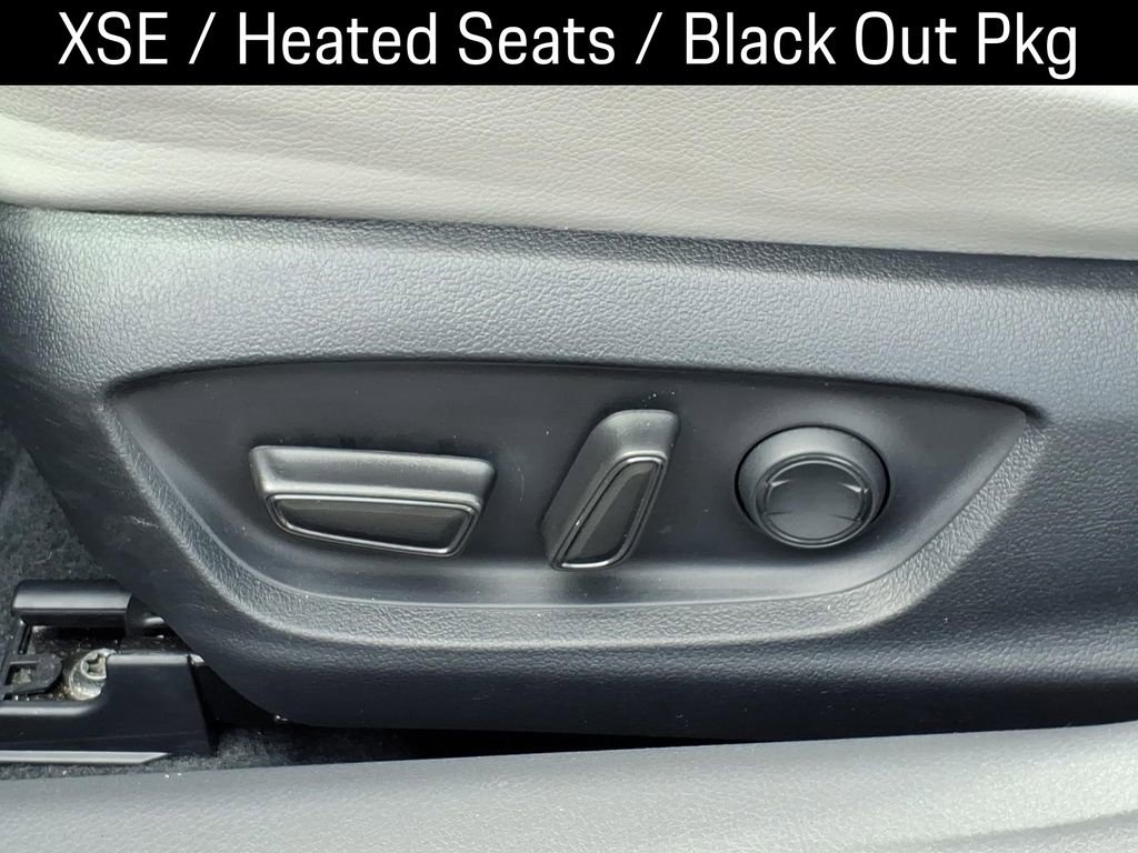Used 2022 Toyota Camry XSE w/ Carpet Mat Package (TMS) image 18
