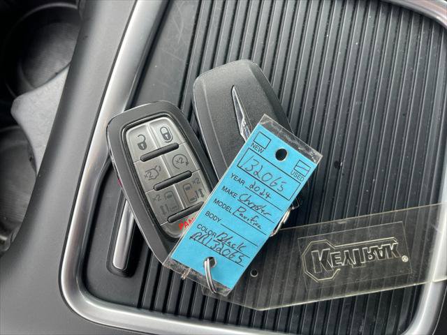 Used 2024 Chrysler Pacifica Touring-L image 10