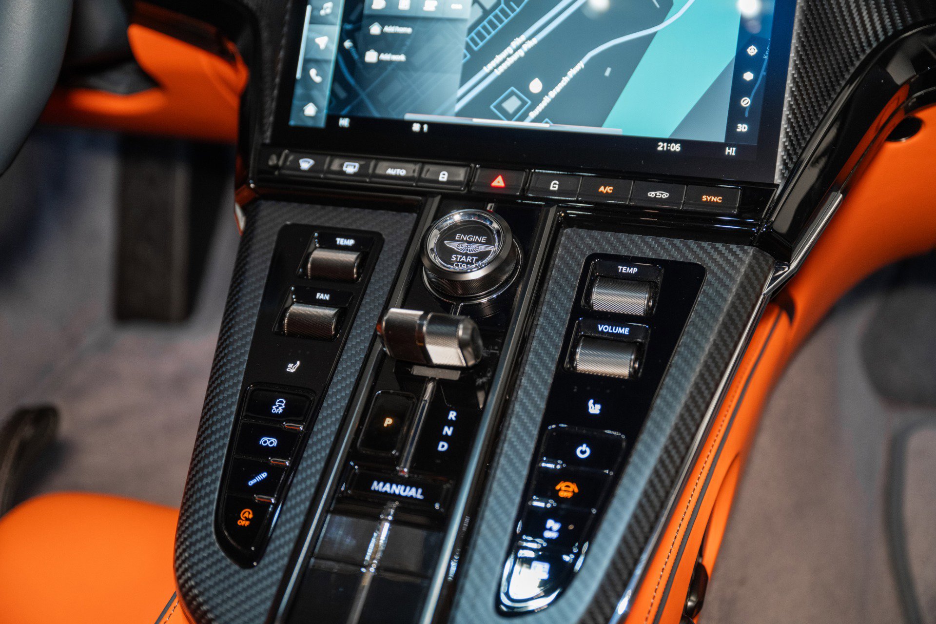 Used 2025 Aston Martin V8 Vantage Coupe image 24