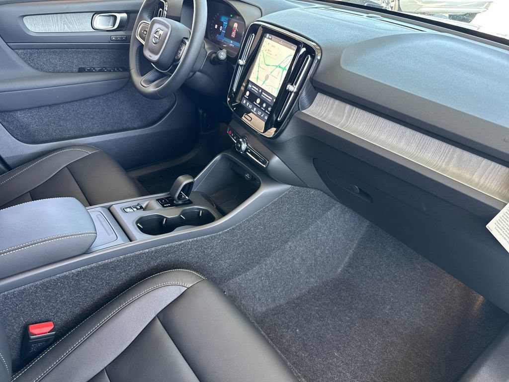 New 2026 Volvo XC40 B5 Core w/ Climate Package AWD/4WD image 15