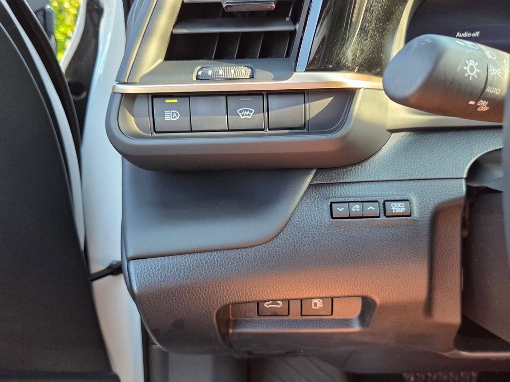 Certified 2026 Toyota Crown Platinum AWD/4WD image 28