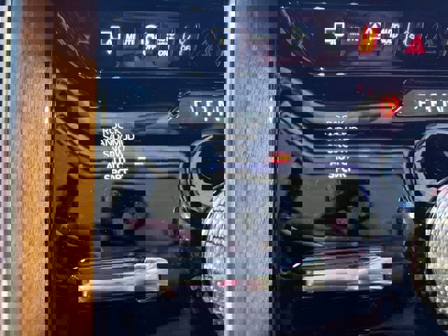 New 2025 Jeep Grand Wagoneer Series III w/ HD Trailer Tow Package image 14