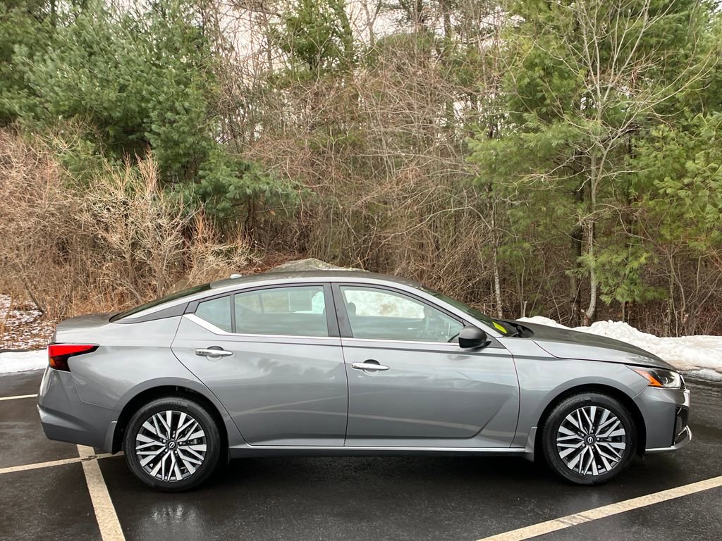 Used 2024 Nissan Altima 2.5 SV image 6