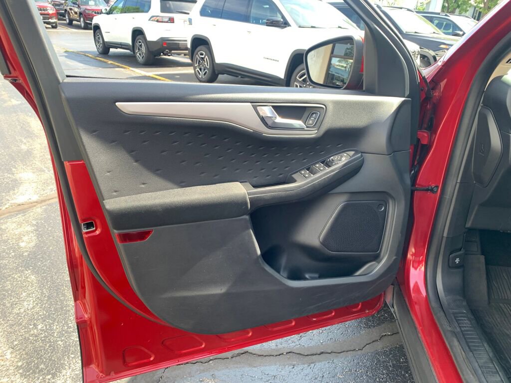 Used 2020 Ford Escape SE AWD/4WD image 9