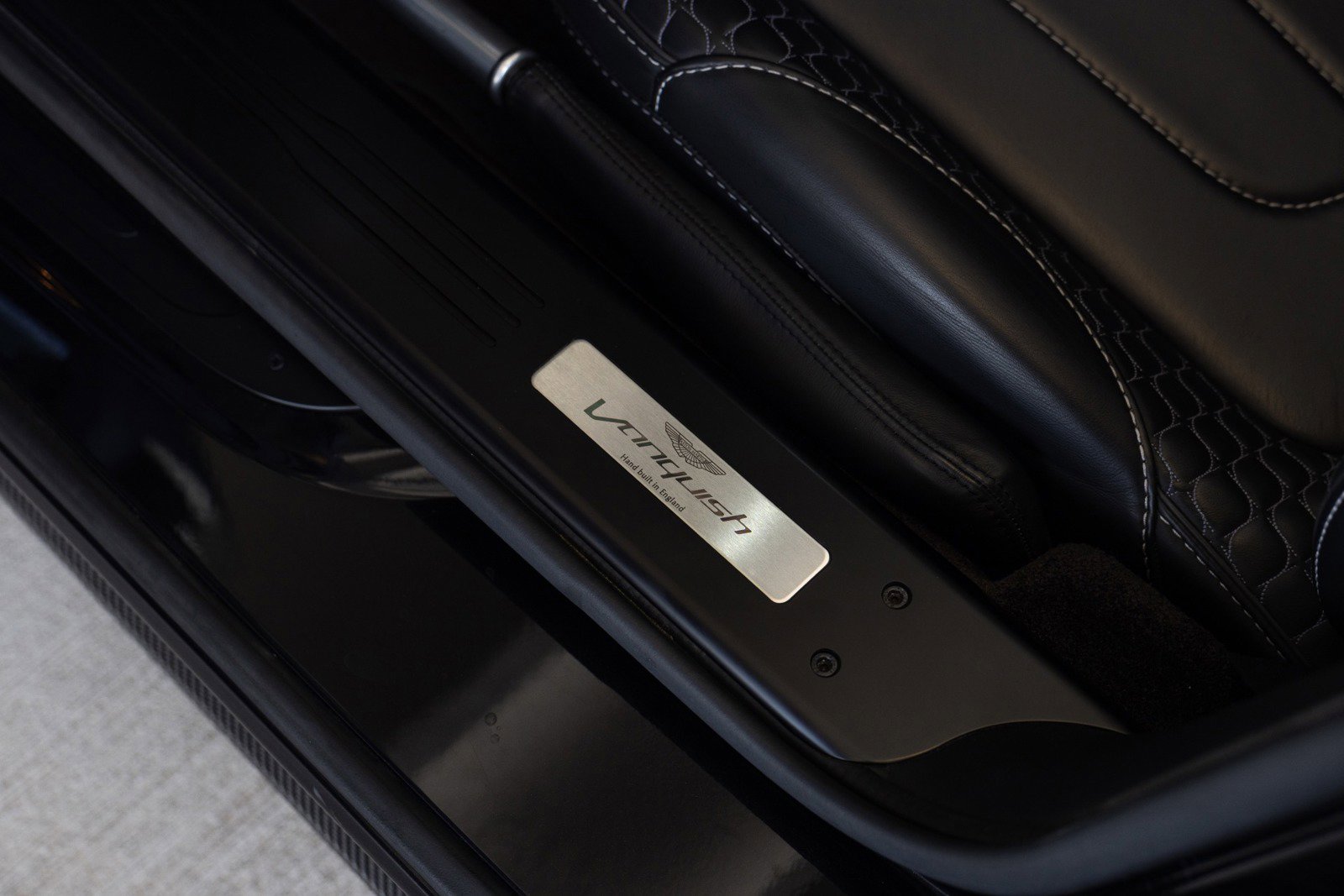 Used 2015 Aston Martin Vanquish Volante RWD image 44