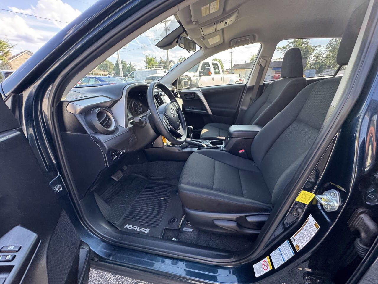 Used 2018 Toyota RAV4 LE image 23