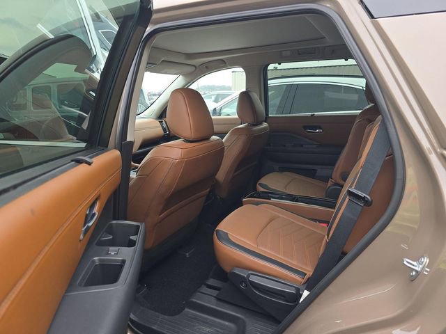 Certified 2024 Nissan Pathfinder Platinum image 5