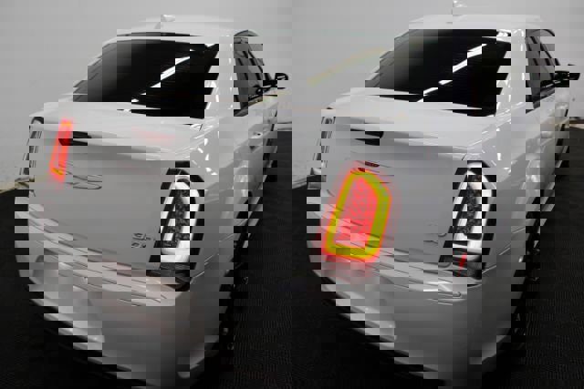 Used 2019 Chrysler 300 Touring w/ Sport Appearance Package image 7