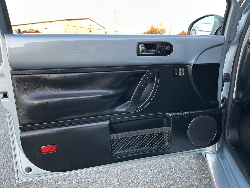 Used 2010 Volkswagen Beetle Coupe image 14