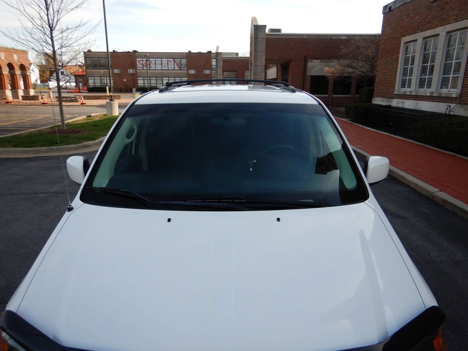 Used 2010 Dodge Grand Caravan SXT FWD image 4