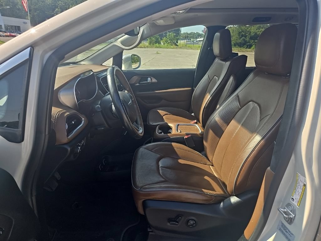 Used 2017 Chrysler Pacifica Limited FWD image 15