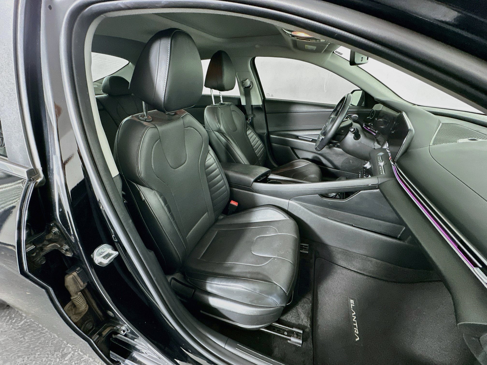 Used 2023 Hyundai Elantra Limited FWD image 30