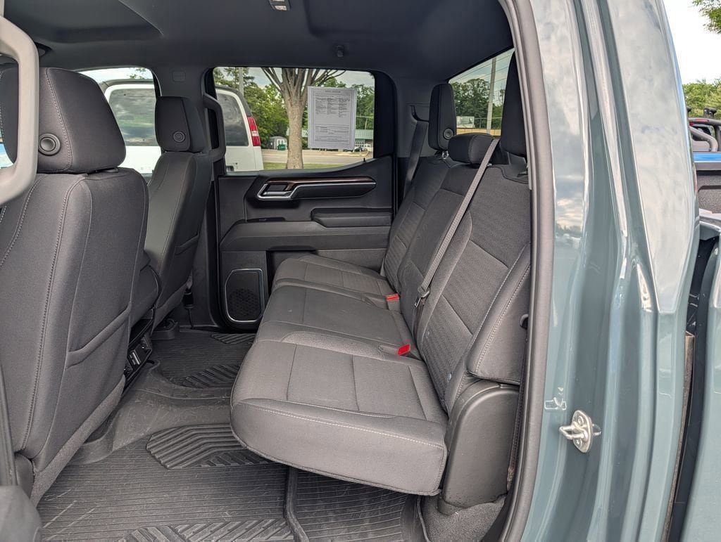 Used 2025 Chevrolet Silverado 1500 LT AWD/4WD image 11