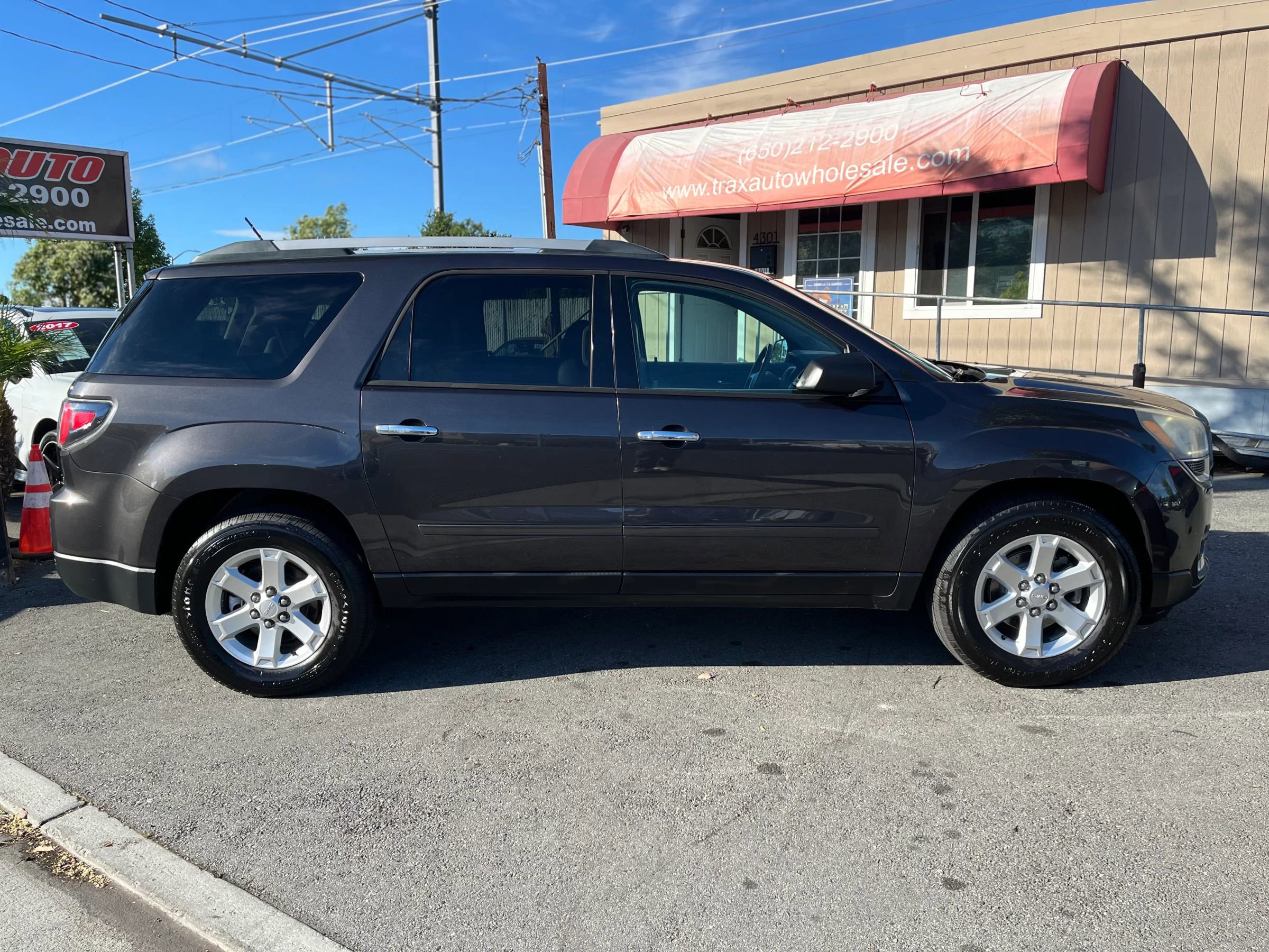 Used 2015 GMC Acadia SLE FWD image 5