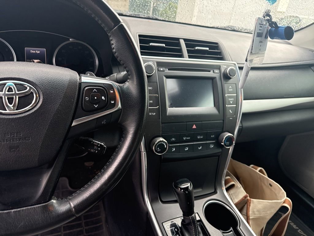 Used 2015 Toyota Camry SE w/ Moonroof Package image 11
