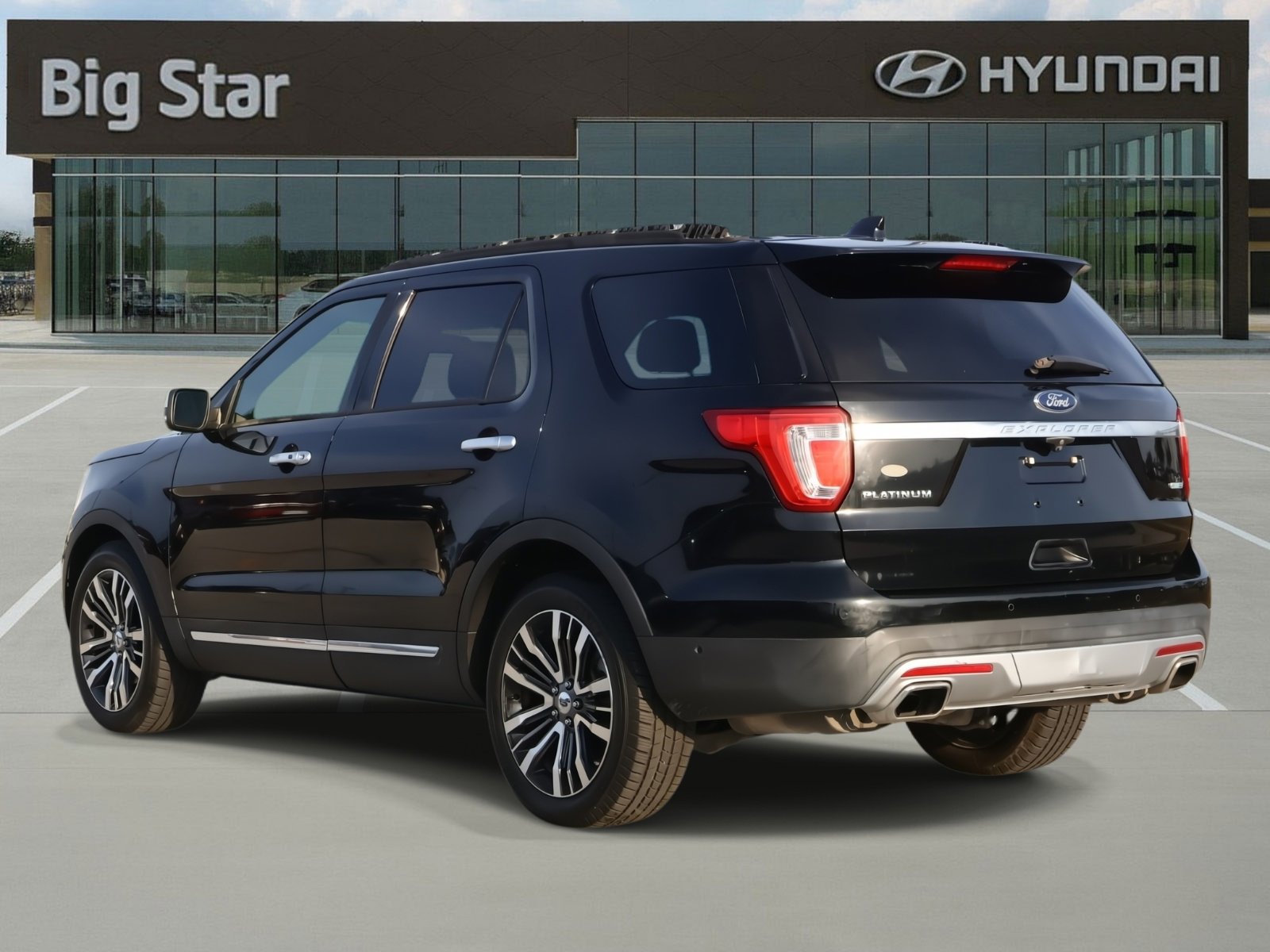 Used 2016 Ford Explorer Platinum image 3