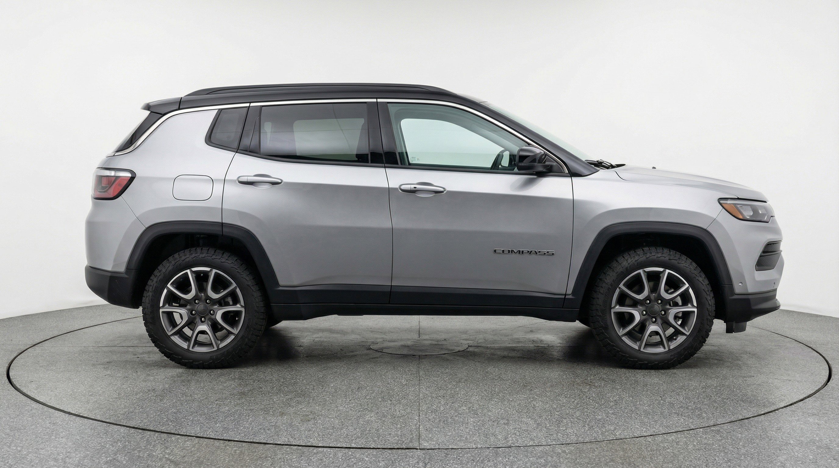 Used 2025 Jeep Compass Trailhawk AWD/4WD image 11