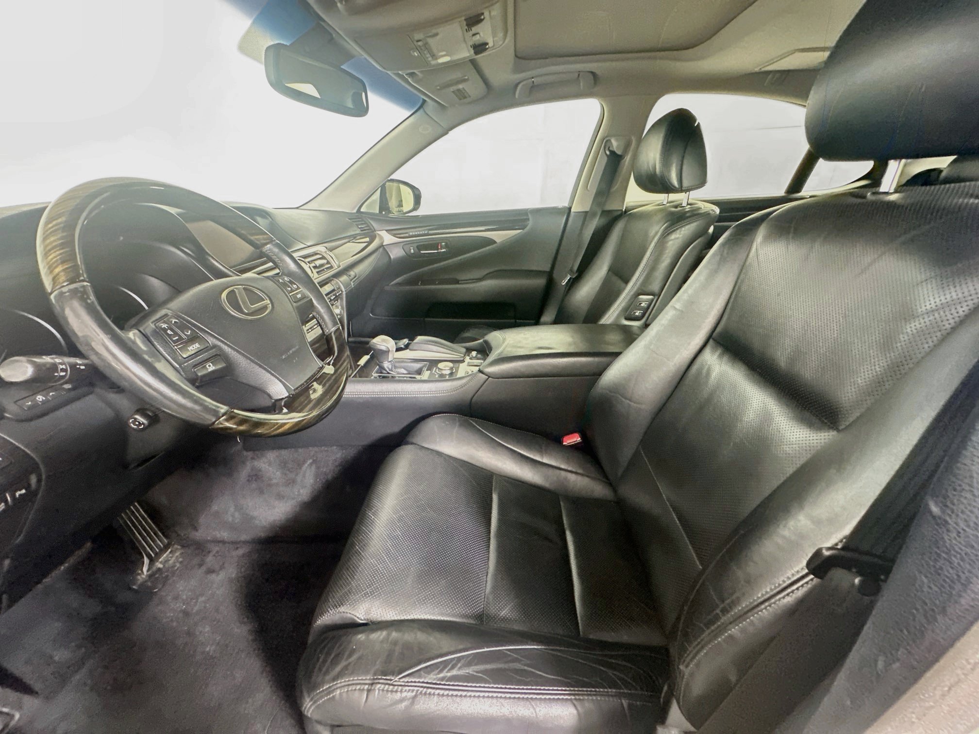 Used 2014 Lexus LS 460 w/ Comfort Package RWD image 13